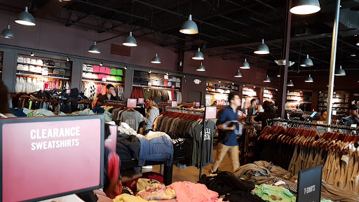 Clothing Store «Hollister Co. Outlet», reviews and photos, 4015 S Interstate Hwy 35, San Marcos, TX 78666, USA