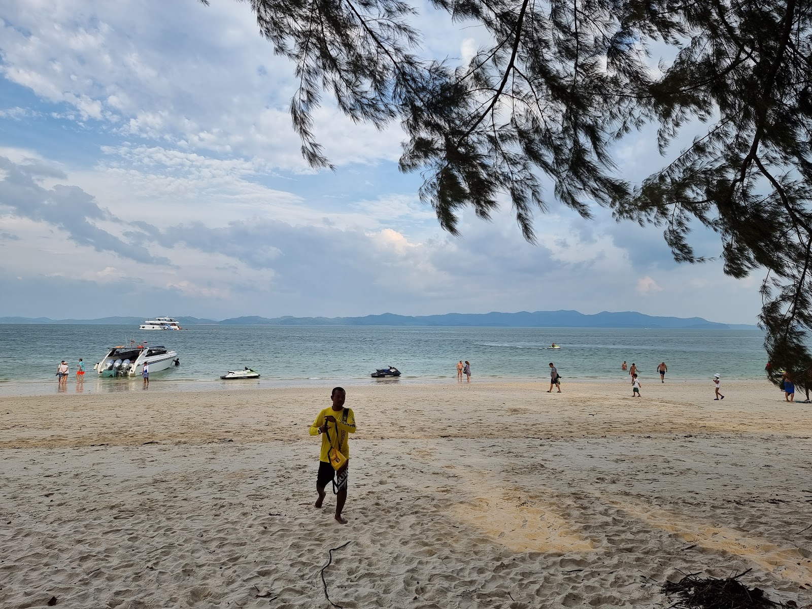 Foto de Tab Po Beach - lugar popular entre os apreciadores de relaxamento
