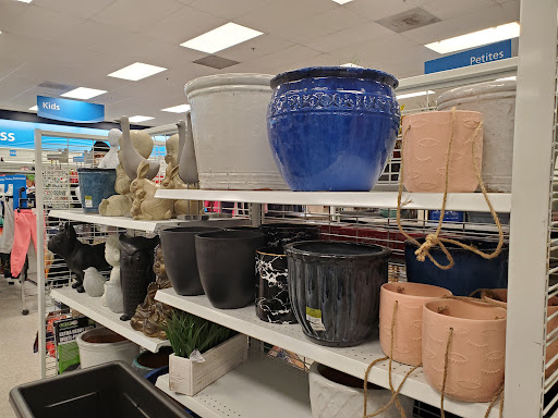 Clothing Store «Ross Dress for Less», reviews and photos, 926 Airport Center Rd, Allentown, PA 18109, USA