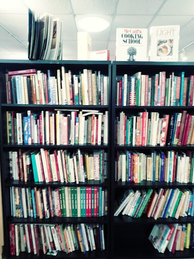 Thrift Store «Thrift 2 Gift», reviews and photos, 900 E Chatham St, Cary, NC 27511, USA