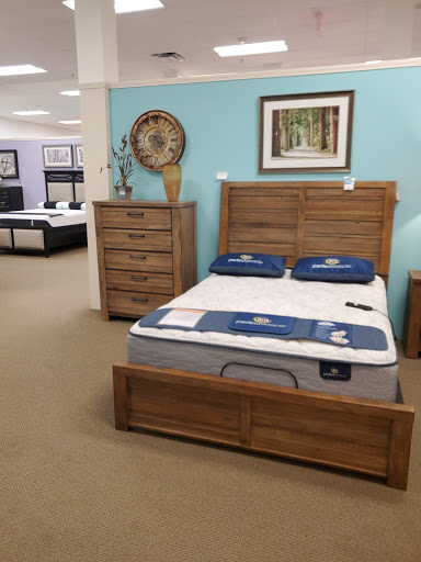 Furniture Store «Raymour & Flanigan Furniture and Mattress Store», reviews and photos, 100 Highland Ave, Seekonk, MA 02771, USA