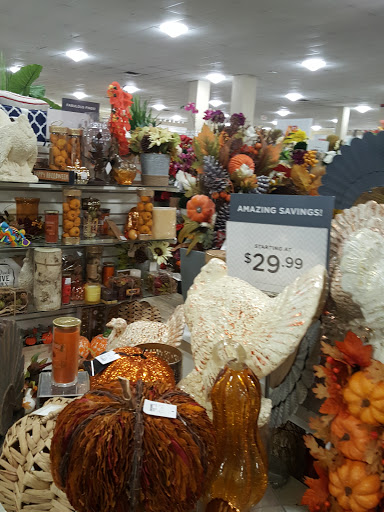 Department Store «HomeGoods», reviews and photos, 22940 Victory Blvd, Woodland Hills, CA 91367, USA