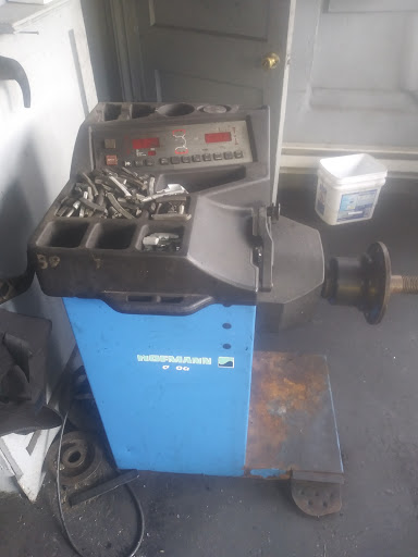 Auto Repair Shop «Five Point Tire & Auto Repair», reviews and photos, 2695 River Ave, Camden, NJ 08105, USA