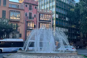 Plaça la Reina image