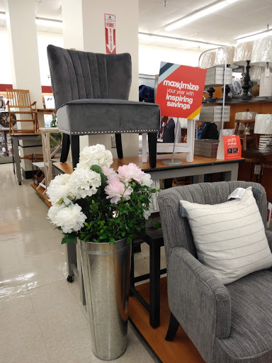 Department Store «T.J. Maxx», reviews and photos, 7555 W Hillsborough Ave, Tampa, FL 33615, USA