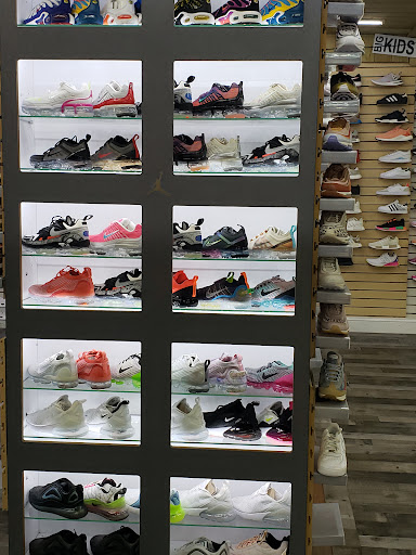 Shoe Store «Outlet Shoes & Rugs», reviews and photos, 221 E Ledbetter Dr, Dallas, TX 75216, USA