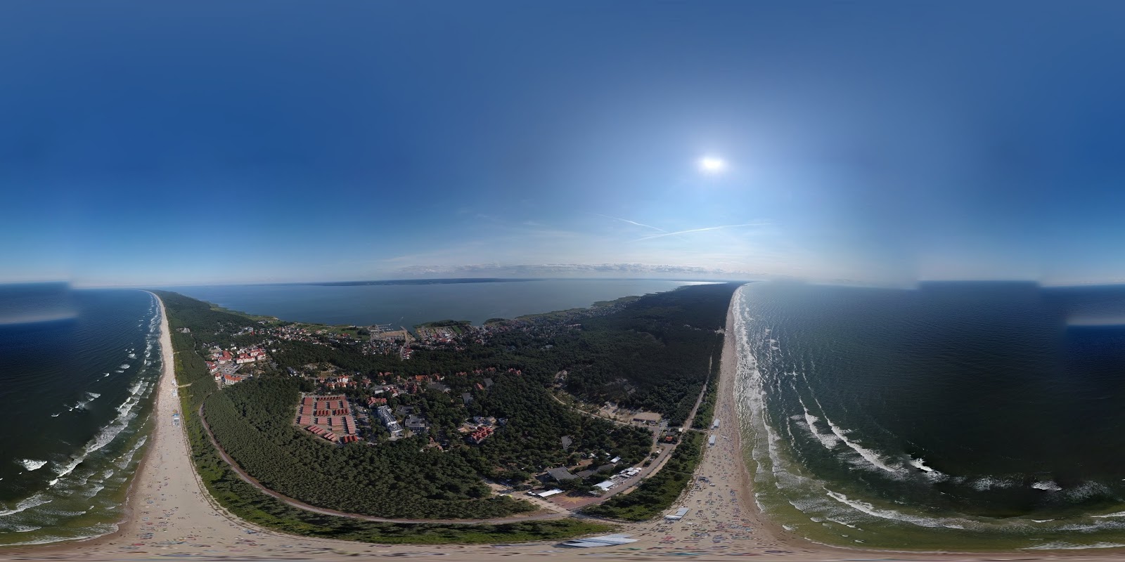 Photo of Krynica Morska beach and the settlement