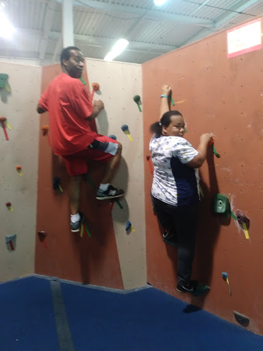 Rock Climbing Gym «Philadelphia Rock Gym - East Falls», reviews and photos, 3500 Scotts Ln B-3, Philadelphia, PA 19129, USA