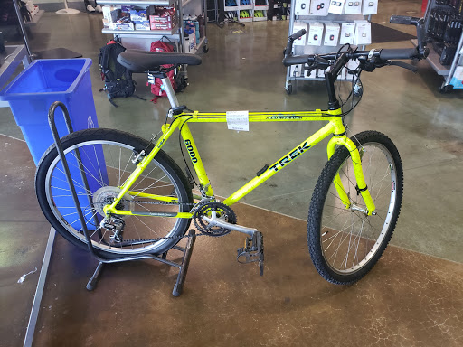 Bicycle Store «The Trek Bicycle Store of Kansas City-Shawnee», reviews and photos, 10412 Shawnee Mission Pkwy, Shawnee, KS 66203, USA