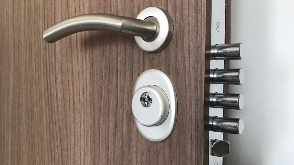 PUERTAS DE SEGURIDAD Y BLINDADAS BLINDAMAX CARIBE -CERRRADURAS DIGITAL-CERRAJERIA 24 HORAS