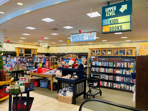 Book Store «Barnes & Noble», reviews and photos, 55 Parsonage Rd, Edison, NJ 08837, USA