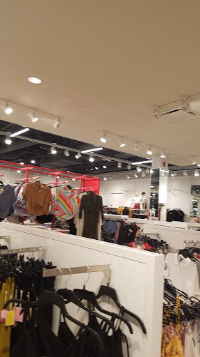 Clothing Store «F21 RED», reviews and photos, 2615 Medical Center Pkwy #2300, Murfreesboro, TN 37129, USA