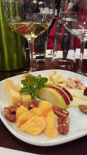 Wine Store «Sunfish Cellars Wine & Spirits», reviews and photos, 803 Sibley Memorial Hwy, St Paul, MN 55118, USA