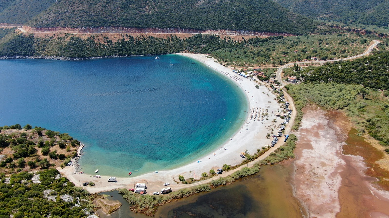 Fotografie cu Fokiano beach cu o suprafață de pietricel cenușiu