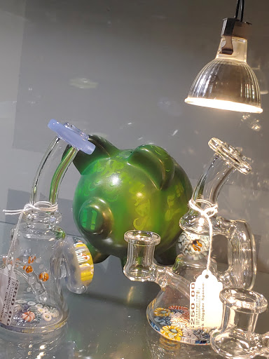 Glass & Mirror Shop «HeadSpace Glass & Gifts», reviews and photos, 67 Elmwood Ave, Buffalo, NY 14201, USA