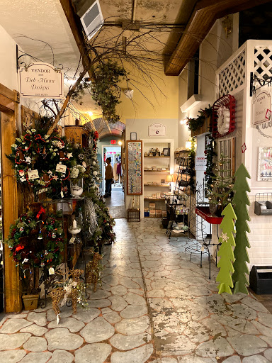 Logan Village Mall, 977 Logan St, Noblesville, IN 46060, USA, 