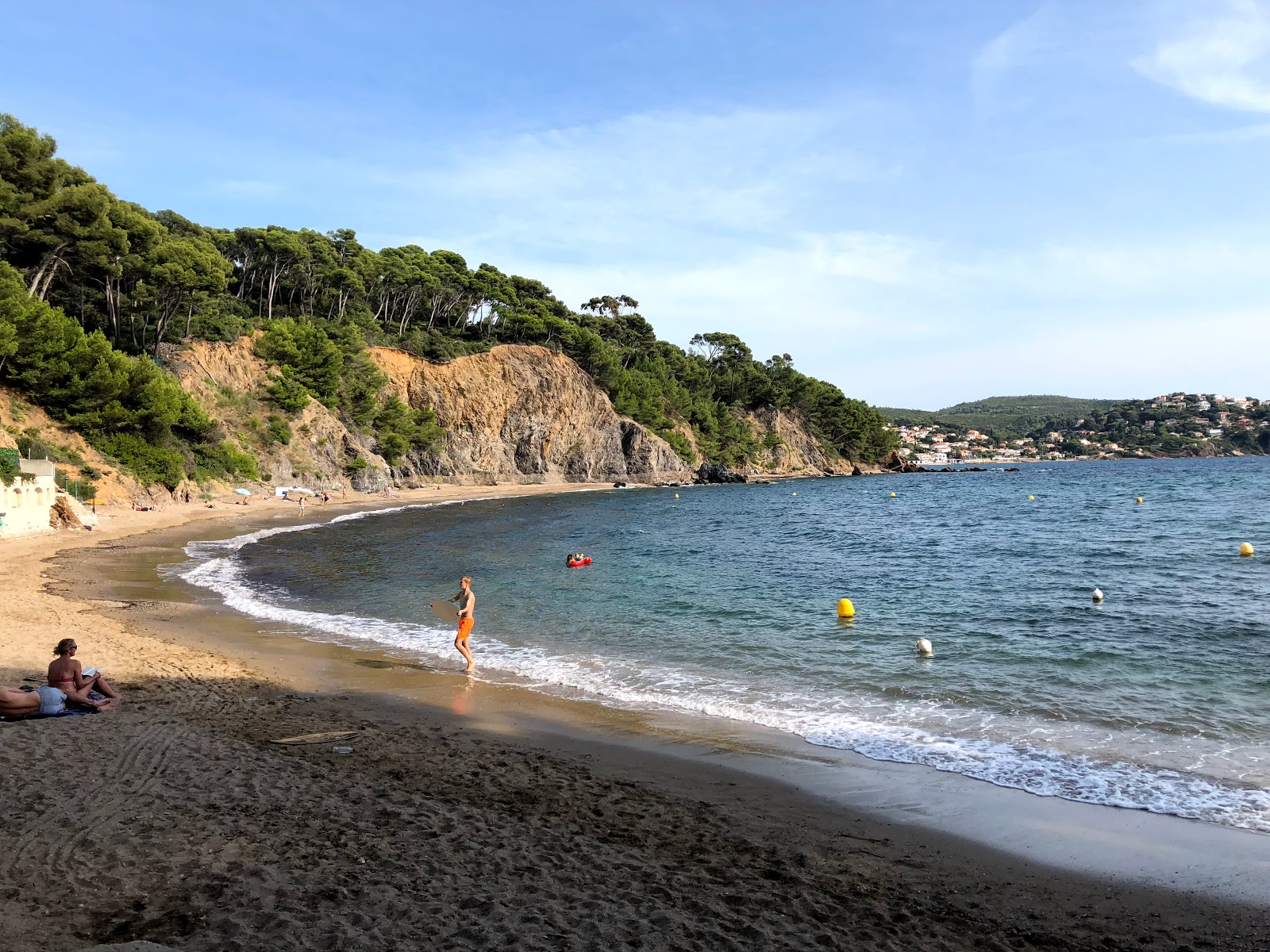 Plage des Bonnettes的照片 带有碧绿色纯水表面