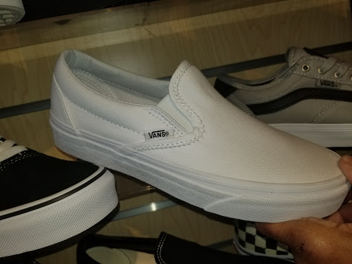 Shoe Store «Vans Store - Torrance», reviews and photos, 2528 Torrance Blvd, Torrance, CA 90503, USA