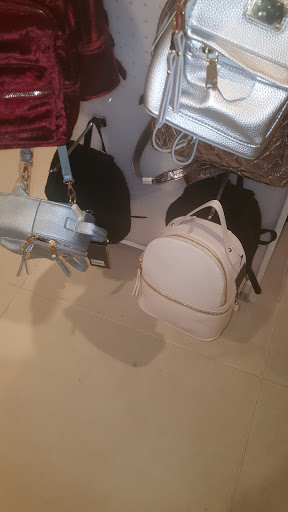 Clothing Store «F21 RED», reviews and photos, 121 Pavilion Pkwy A, Fayetteville, GA 30214, USA