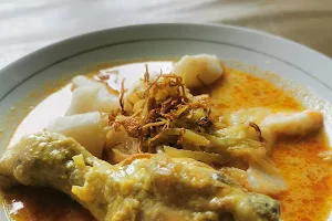 Ketupat Sayur Ibu Lily (KRR) image