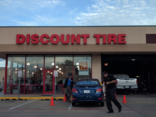 Discount Tire, 9099 Westheimer Rd, Houston, TX 77063, USA, 