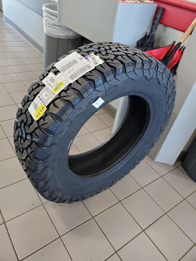 Tire Shop «Discount Tire Store - Macomb Township, MI», reviews and photos, 45105 Tilch Rd, Macomb, MI 48044, USA