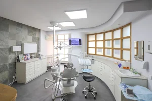 Dr BERRADA Mouhsine - Centre Dentaire Berrada image