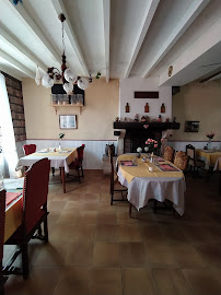 Atmosphère du Restaurant français Bar / Restaurant / Chambre à la nuitee à 45e/Le Champ de Foire à Châteaumeillant à Châteaumeillant - n°2