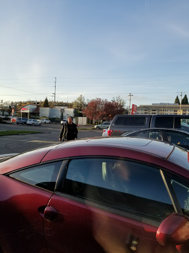 Grocery Store «Grocery Outlet Bargain Market», reviews and photos, 354 S 1st Ave, Hillsboro, OR 97123, USA