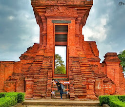 Candi Bajang Ratu photo