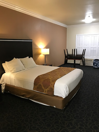 Days Inn & Suites by Wyndham South Gate image