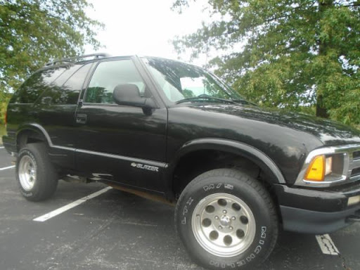 Used Car Dealer «Gladstone Auto Sales», reviews and photos, 7406 N Oak Trafficway, Kansas City, MO 64118, USA