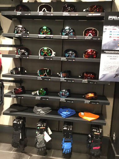 Sunglasses Store «Oakley Store», reviews and photos, 654 Spectrum Center Dr, Irvine, CA 92618, USA