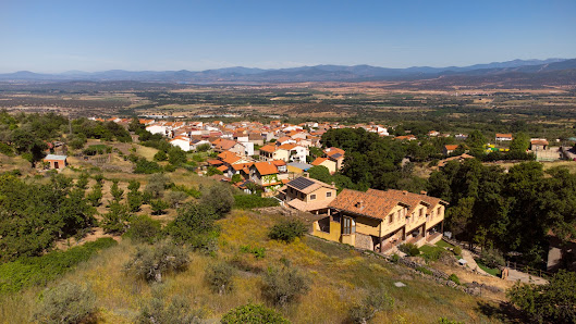 Casas Rurales Acebuche® en Extremadura | Piscina natural y chimenea JUNTO A PISCINA NATURAL, C. Caballero, 62, 10730 Casas del Monte, Cáceres, España