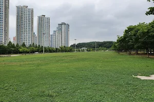 Gwanggyo Central Park (near.Prosecutor's office) image