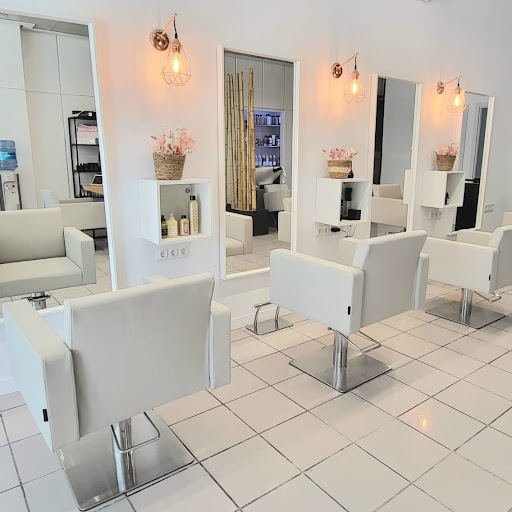 Peluquería Trendy estilistas | BaLayage, alisados, OLaplex y DAvines en Valencia, Valencia