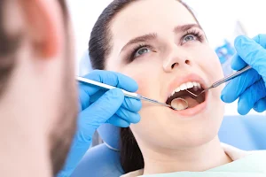 Özel Dentayvalık Ağız ve Diş Sağlığı Polikliniği image