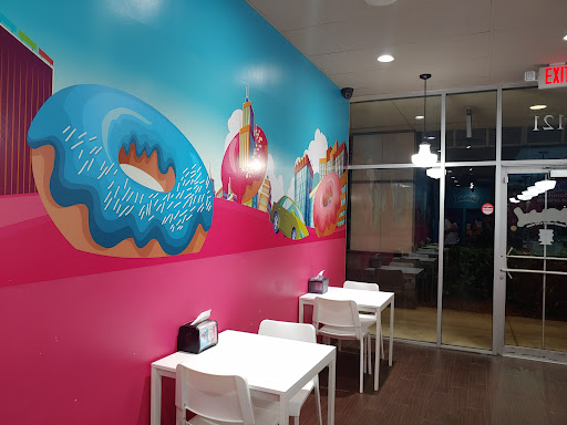 Donut Shop «YoNutz Donuts & Soft Serve Ice Cream & Frozen Yogurt», reviews and photos, 121 NW 136th Ave, Sunrise, FL 33325, USA