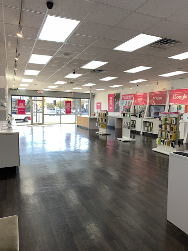 Cell Phone Store «T-Mobile», reviews and photos, 1578 Hempstead Pike, Elmont, NY 11003, USA