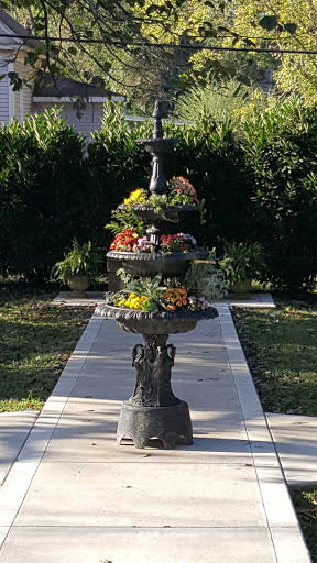 Lodge «The Farmhouse Inn», reviews and photos, 108 W Swan St, Centerville, TN 37033, USA