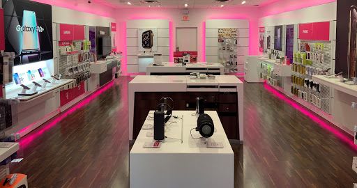 Cell Phone Store «T-Mobile», reviews and photos, 33 E Colorado Blvd, Pasadena, CA 91105, USA