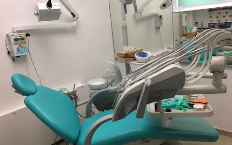 Dr Nisha Khushalani, Dentist image