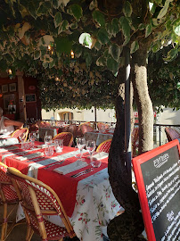 Atmosphère du Restaurant français Restaurant Le Temps des Cerises à Fayence - n°6