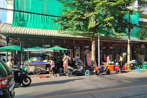 Somsak Claypot Crab branch1 @Charoen Rat 1 image