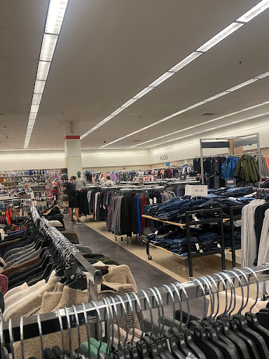 Department Store «Nordstrom Rack The Shops at Oak Brook Place», reviews and photos, 2155 22nd St, Oak Brook, IL 60523, USA