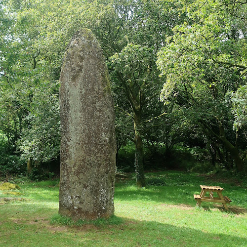 Menhir de Kerampeulven à Berrien