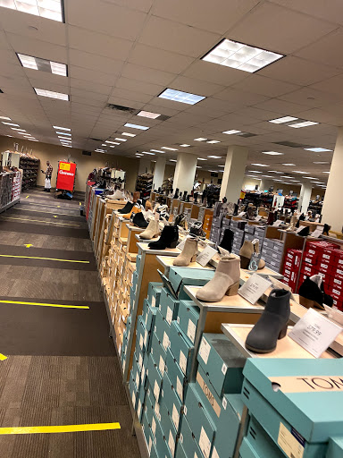 Shoe Store «DSW Designer Shoe Warehouse», reviews and photos, 8801 Queens Blvd, Elmhurst, NY 11373, USA