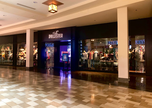 Hollister Co., 3333 Buford Dr NE #1035, Buford, GA 30519, USA, 