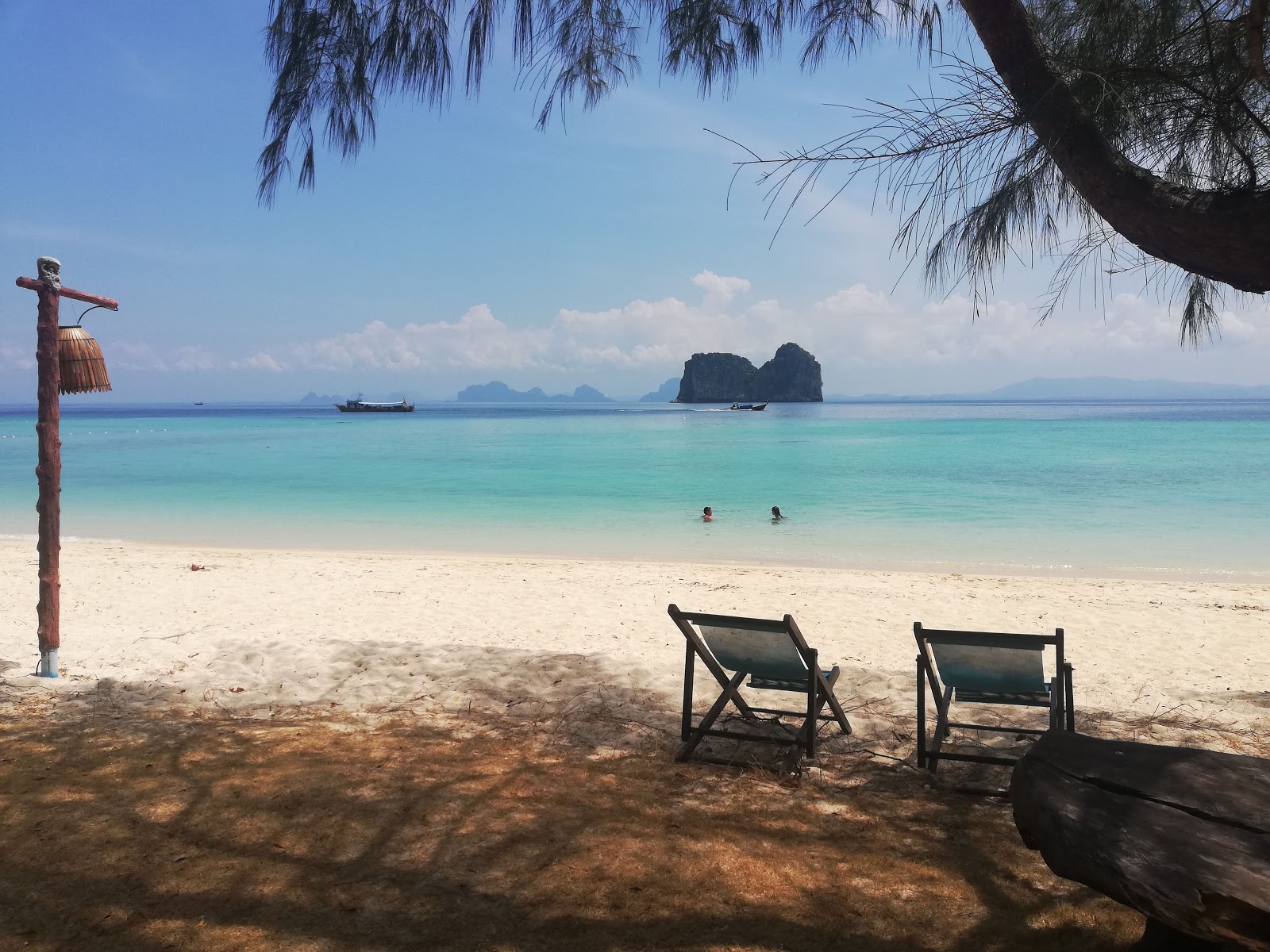 Foto von Ko Hai Divers Beach teilweise hotelbereich