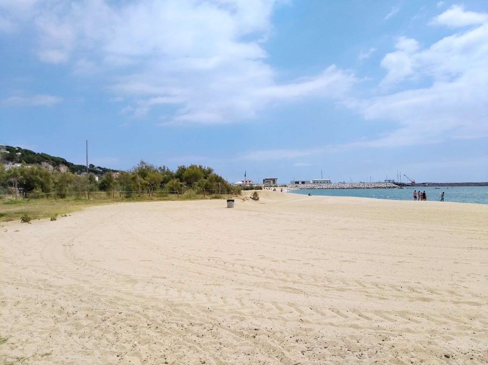 Playa de la Picordia的照片 带有碧绿色水表面